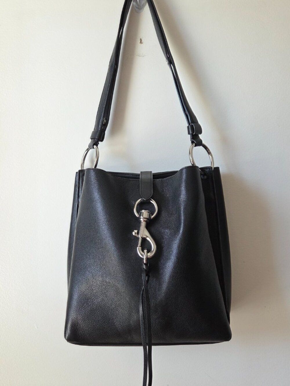 EUC LIKE NEW REBECCA MINKOFF BLACK GENUINE LEATHER MEDIUM BUCKET STYLE BAG
